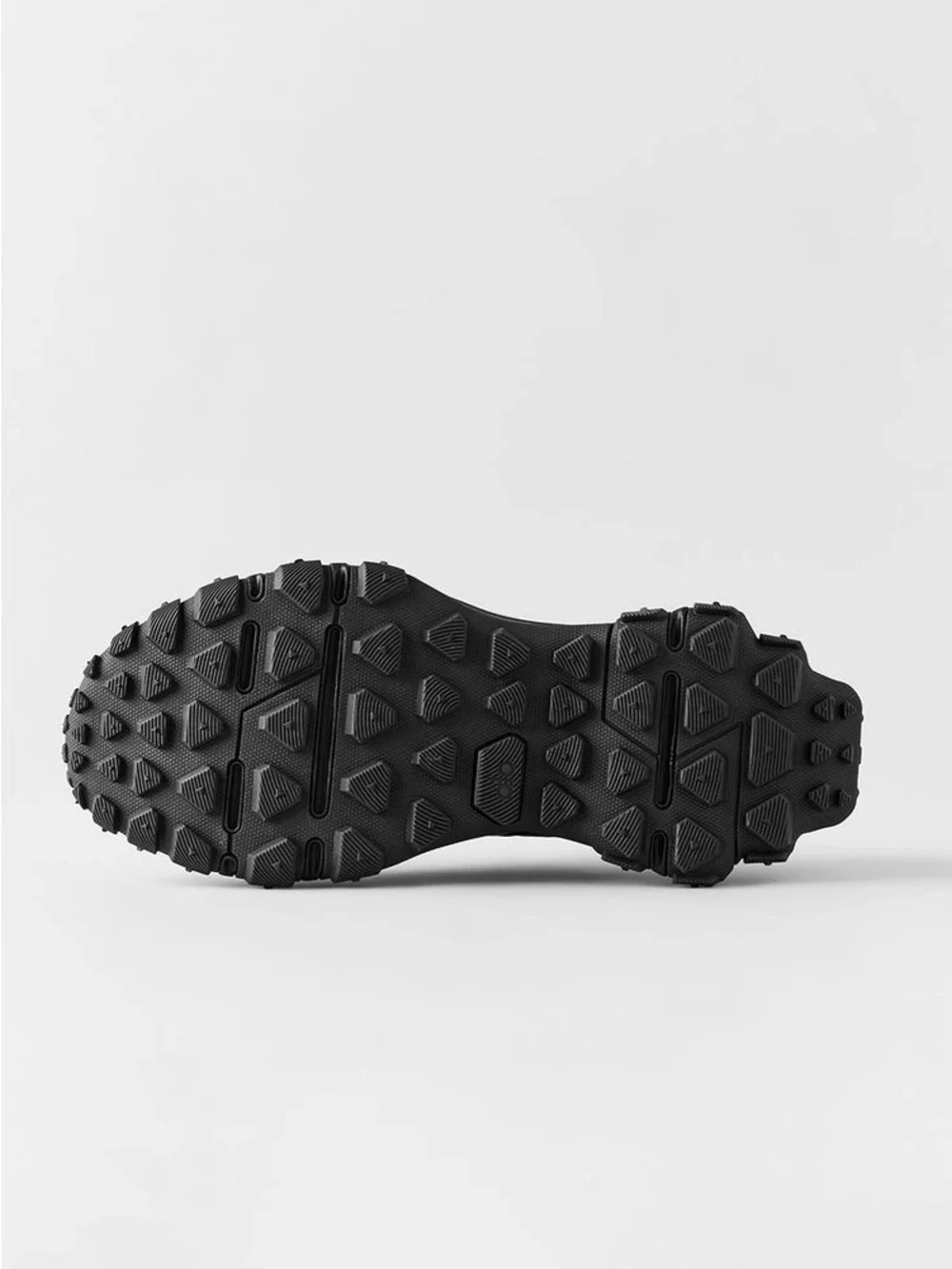 ALO YOGA | ✨NEW✨ ALO Trail in Black
